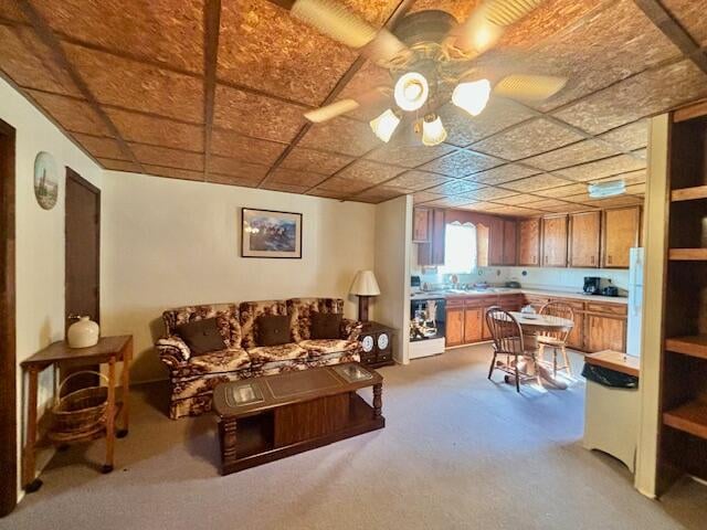 living room featuring carpet flooring and ceiling fan