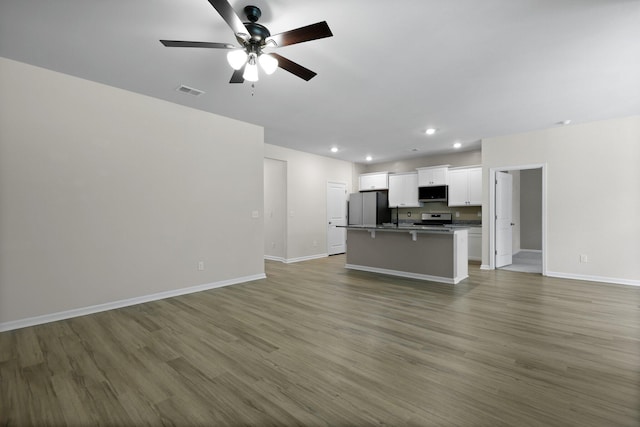 318 Bering Ln, Summerville, SC 29486 - unfurnished living room featuring ceiling fan, recessed lighting, baseboards, wood finished floors, and visible vents