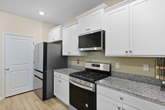318 Bering Ln, Summerville, SC 29486 - kitchen featuring light wood-style floors, appliances with stainless steel finishes, and white cabinets