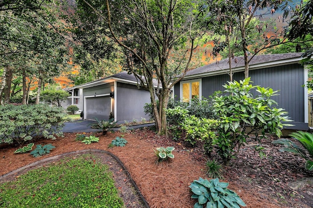 8 Pony Ln, Charleston, SC 29407 - view of yard featuring an attached garage