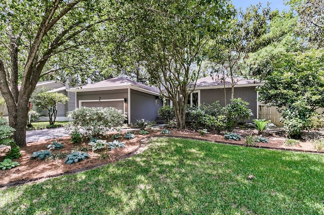 8 Pony Ln, Charleston, SC 29407 - mid-century home with a front lawn and an attached garage