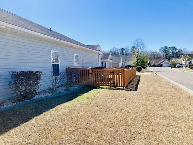 view of yard with a residential view