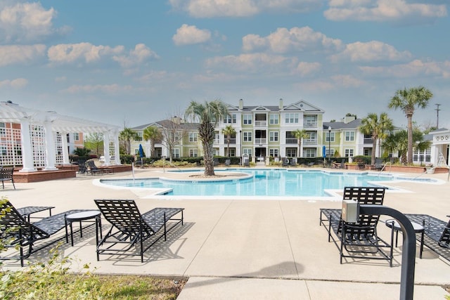 view of swimming pool