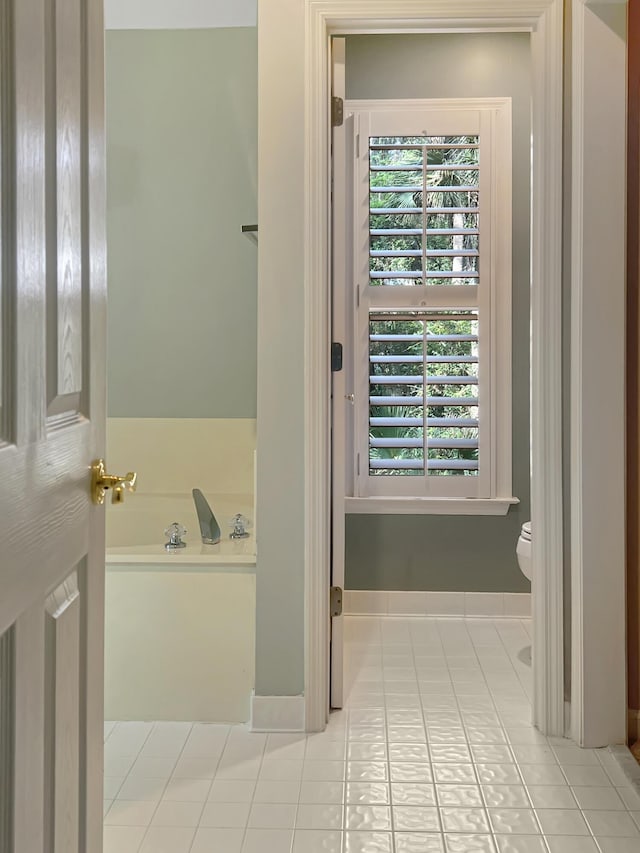 2655 Gnarled Pne, Seabrook Island, SC 29455 - bathroom featuring toilet, tile patterned floors, baseboards, and a tub
