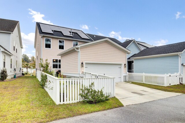 view of front of home featuring a front yard and solar panels