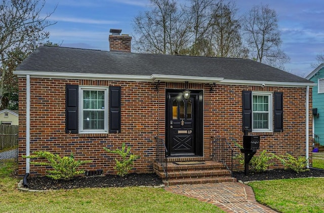 view of front facade with a front lawn