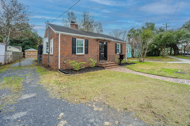 view of front of home with a front lawn