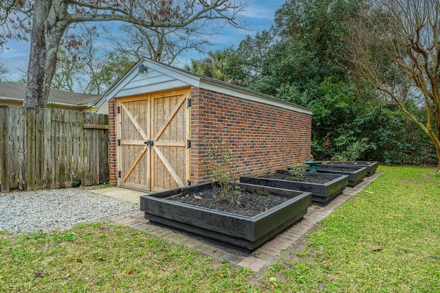 view of outdoor structure with a yard