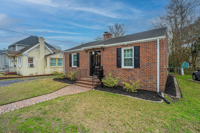 view of front of home featuring a front lawn