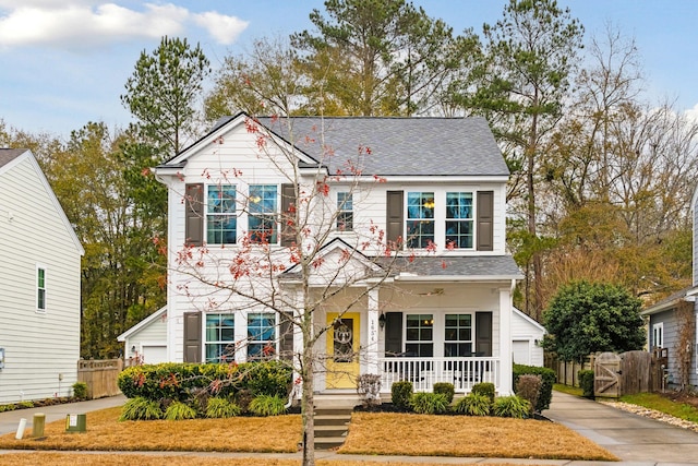 view of front facade featuring a porch and a front lawn