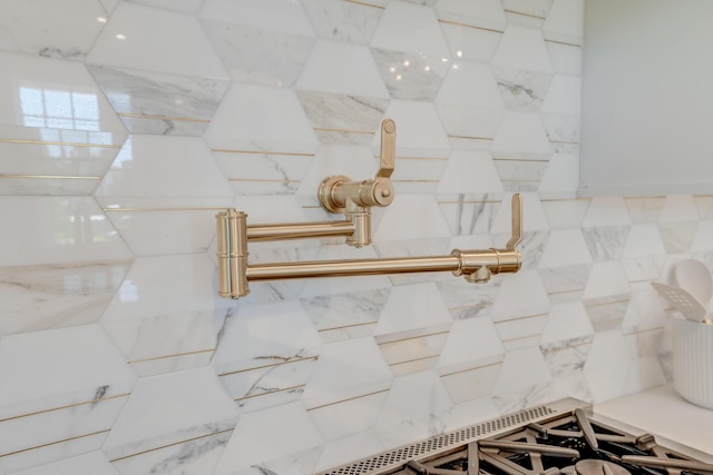 room details featuring decorative backsplash