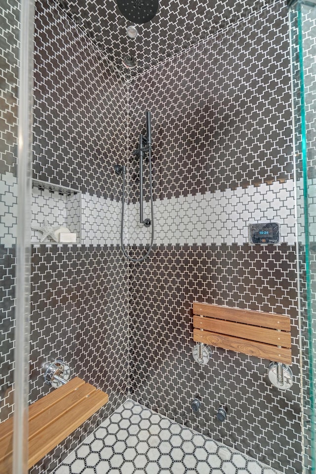 bathroom featuring tiled shower