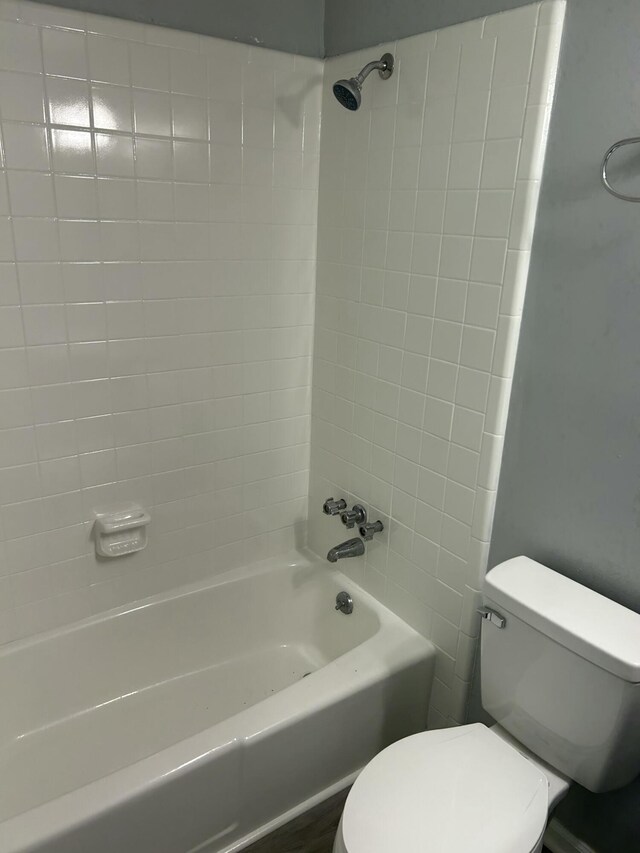 bathroom featuring toilet and washtub / shower combination