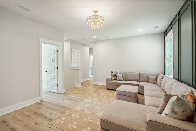 living room featuring baseboards, recessed lighting, visible vents, and light wood-style floors