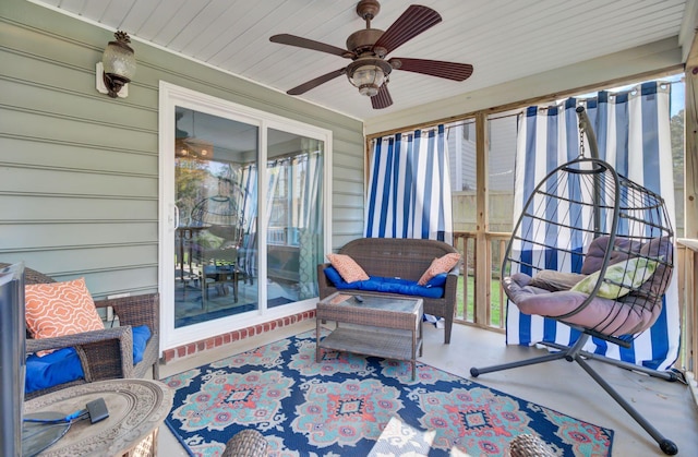 sunroom featuring a ceiling fan