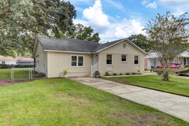 view of front of house featuring a front yard