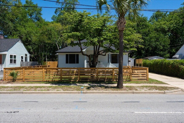 1430 E Montague Ave, North Charleston, SC 29405 - view of front of home with a fenced front yard