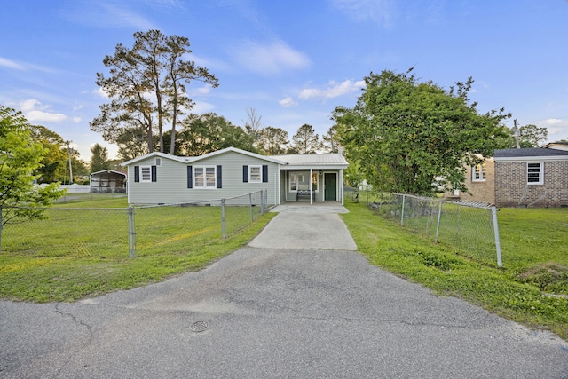 manufactured / mobile home featuring asphalt driveway