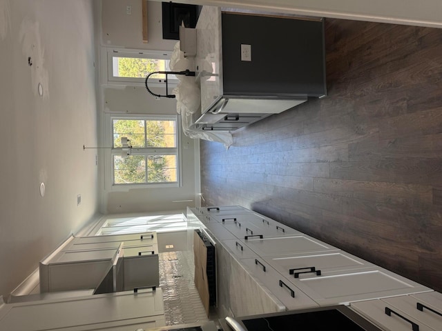 kitchen with decorative backsplash