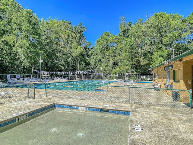 view of swimming pool