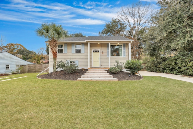 view of front facade with a front yard