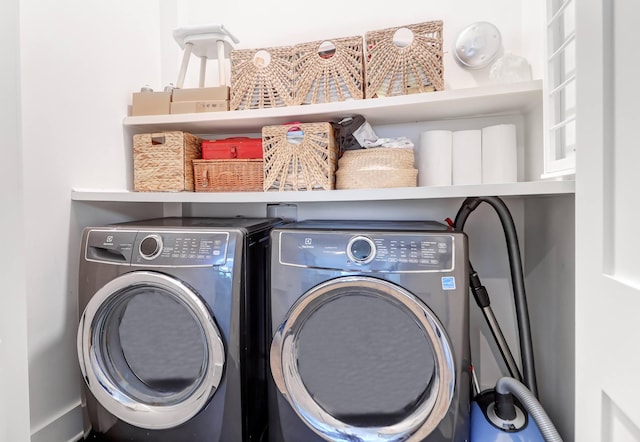 laundry room with washing machine and dryer