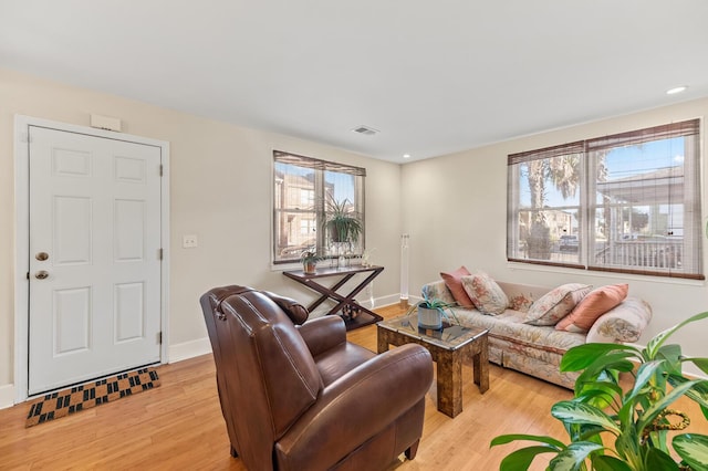 living room featuring light wood-style flooring, recessed lighting, visible vents, and baseboards