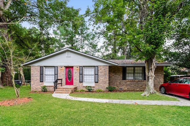 ranch-style house featuring a front lawn