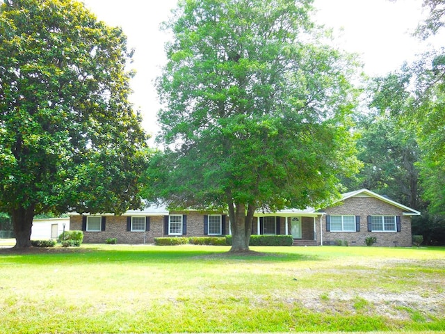 ranch-style home with a front lawn