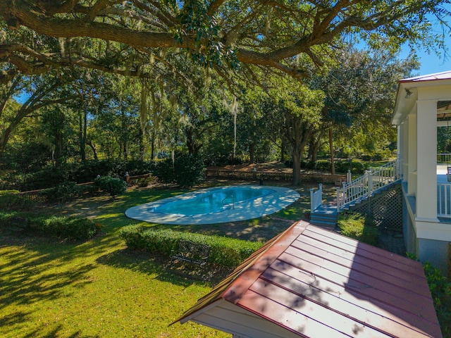 view of pool featuring a yard