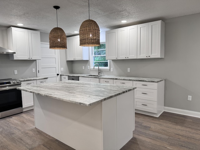 kitchen with sink, stainless steel electric range oven, decorative light fixtures, a center island, and white cabinets