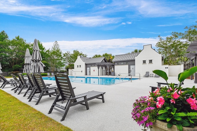 1474 Blue Cascade Dr, Mount Pleasant, SC 29464 - community pool with a patio