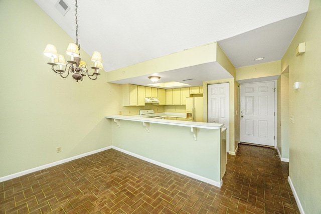 kitchen with white refrigerator with ice dispenser, kitchen peninsula, decorative light fixtures, electric stove, and a breakfast bar