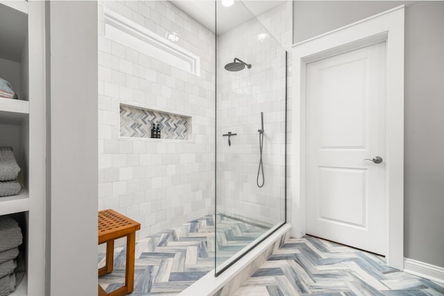 full bath with baseboards, recessed lighting, and tiled shower