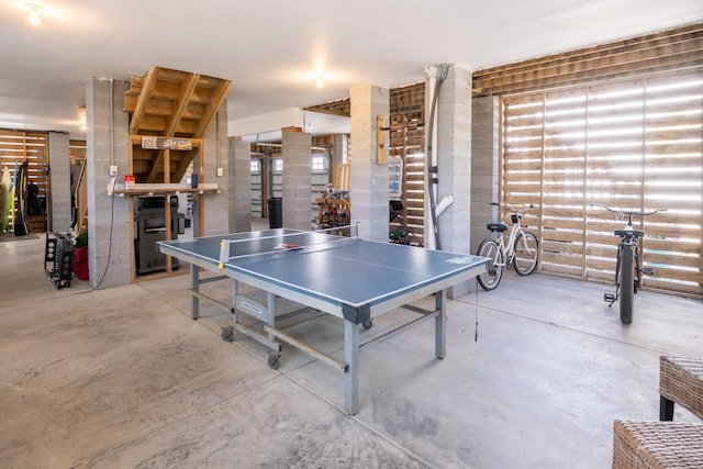 playroom featuring concrete floors