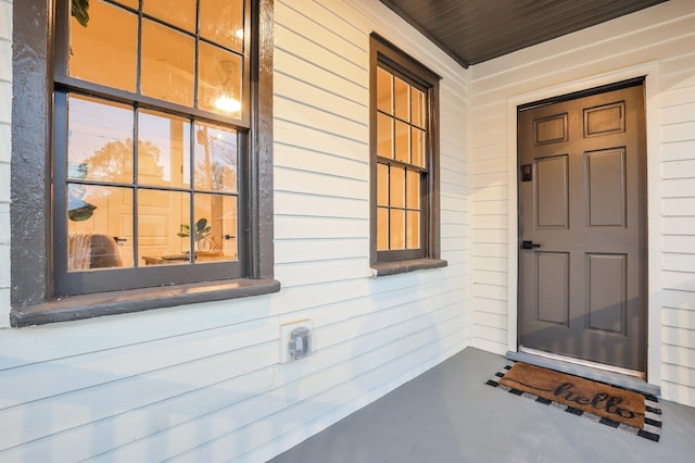 doorway to property featuring covered porch