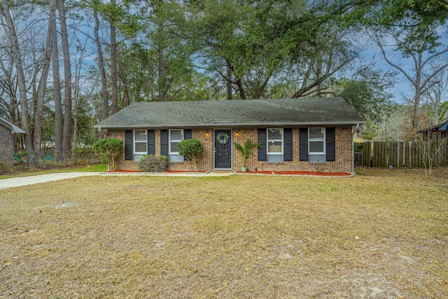 ranch-style home featuring fence, a front lawn, and brick siding