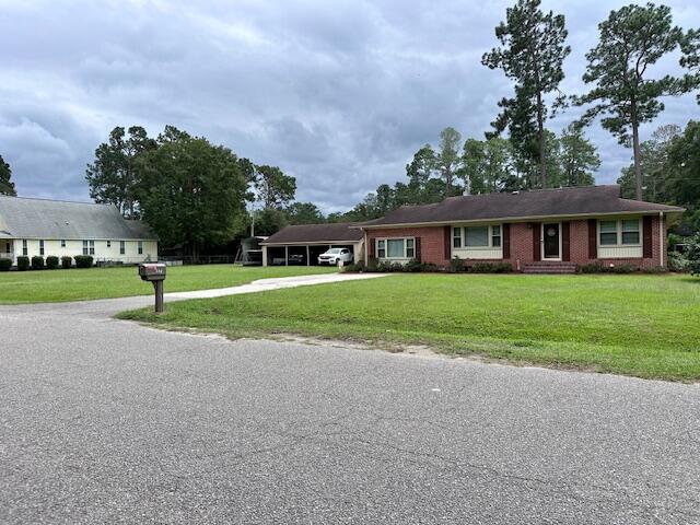 single story home with a front yard