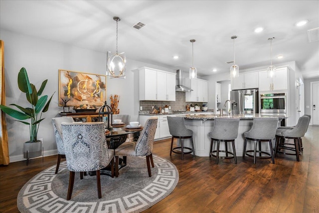 dining area featuring visible vents, recessed lighting, dark wood-type flooring, and baseboards