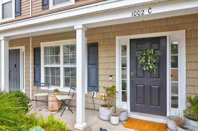 entrance to property featuring covered porch