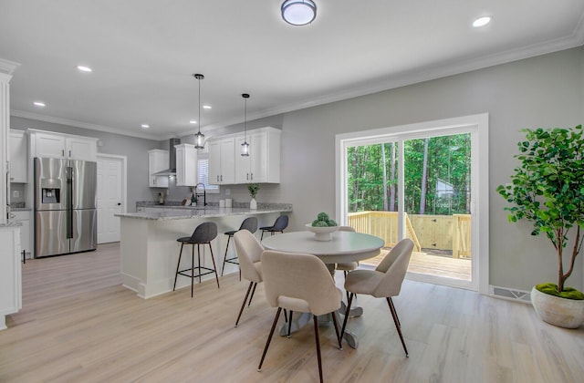 dining area featuring recessed lighting, baseboards, ornamental molding, and light wood finished floors