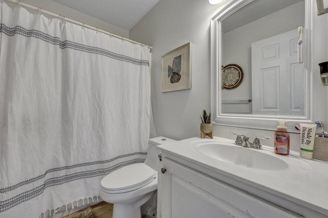 full bathroom with a shower with shower curtain, toilet, and vanity