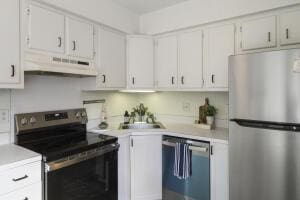 519 Parkdale Dr Unit J, Charleston, SC 29414 - kitchen featuring stainless steel appliances, under cabinet range hood, light countertops, and white cabinets