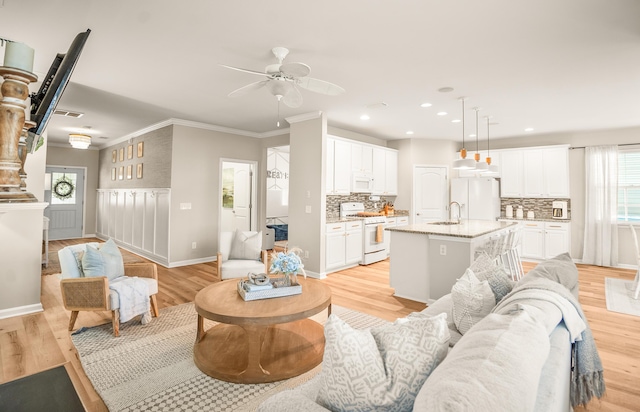 153 Glory Rd, Beaufort, SC 29906 - living area featuring ceiling fan, light wood-type flooring, crown molding, and recessed lighting