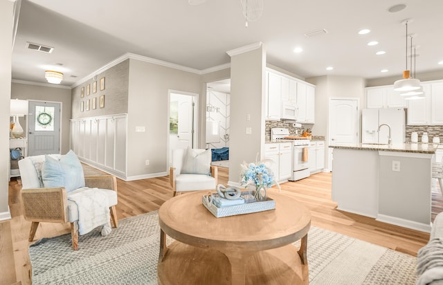 153 Glory Rd, Beaufort, SC 29906 - living area featuring light wood finished floors, crown molding, and recessed lighting