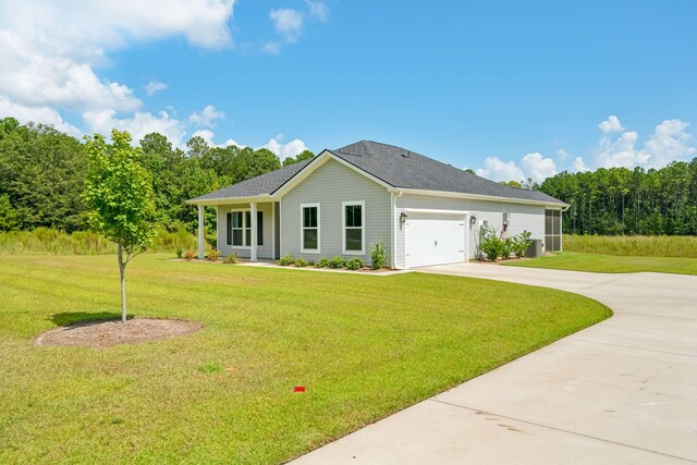 view of front of property featuring a porch and a front yard