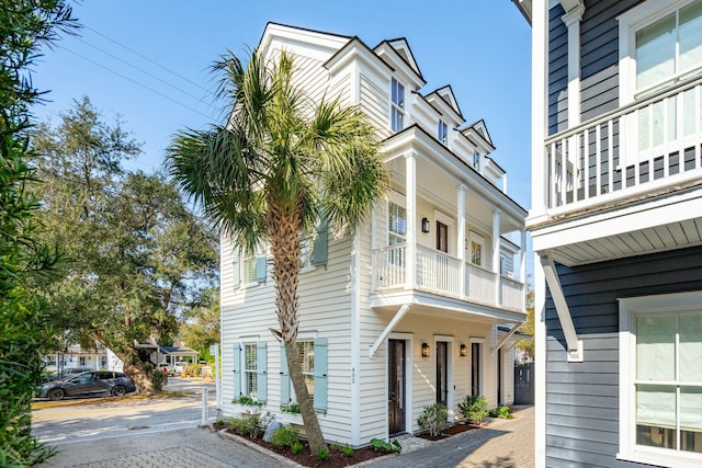 view of front of property