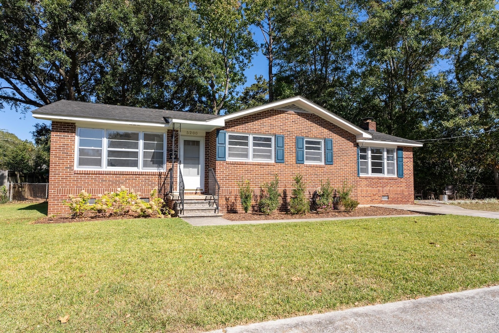 view of front of home with a front yard