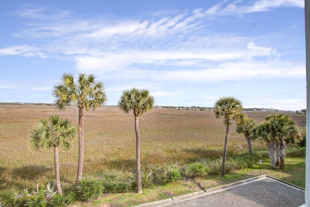 view of yard featuring a rural view