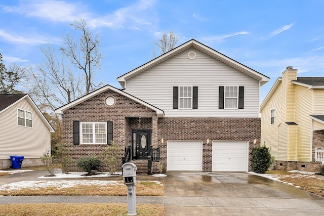 view of front facade featuring a garage